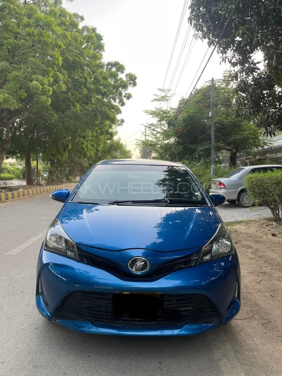 Toyota Vitz 2015 for Sale in Karachi Image-1