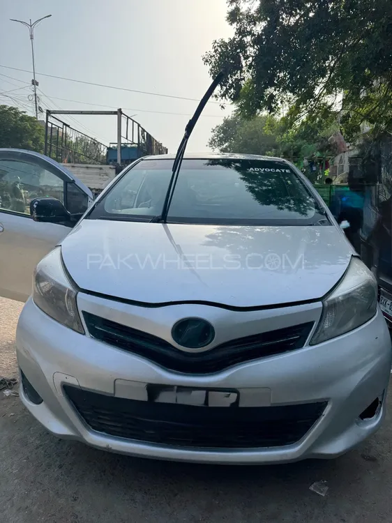 Toyota Vitz 2011 for Sale in Karachi Image-1