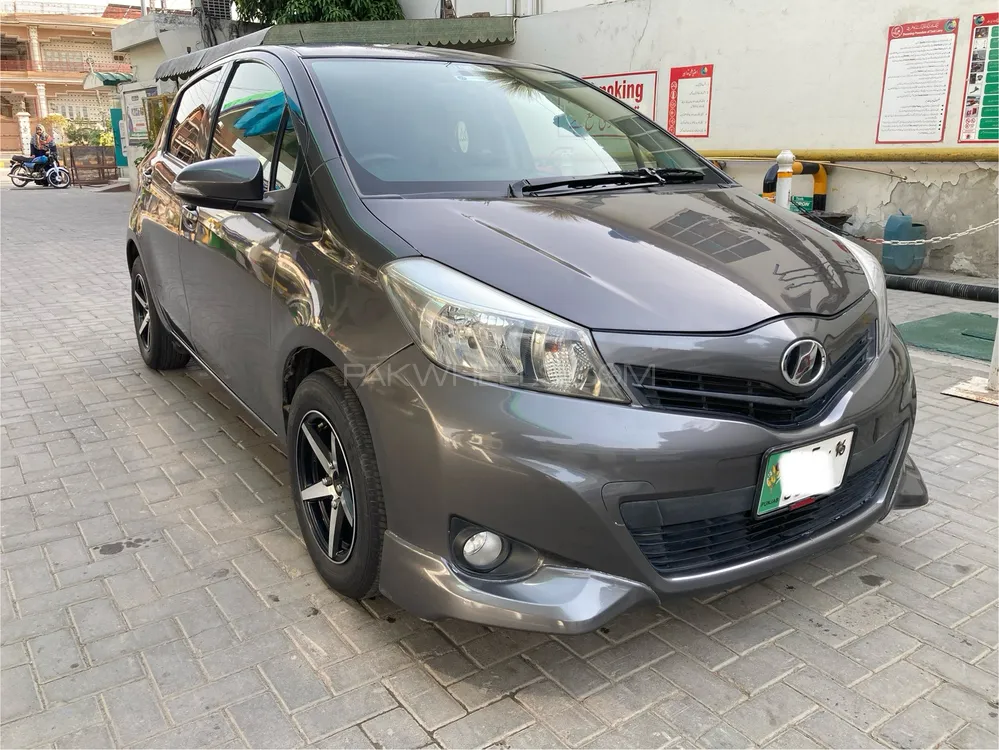 Toyota Vitz 2012 for Sale in Islamabad Image-1