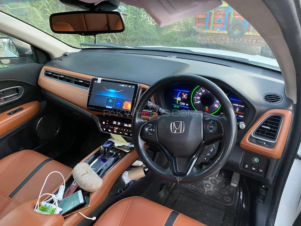 Honda Vezel 2015 for Sale in Attock Image-1