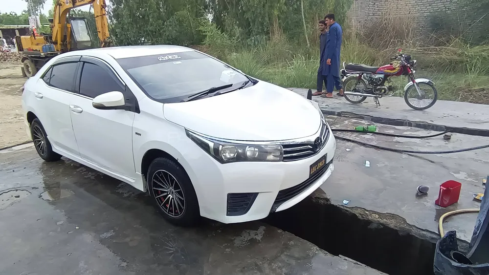 Toyota Corolla 2015 for Sale in Peshawar Image-1