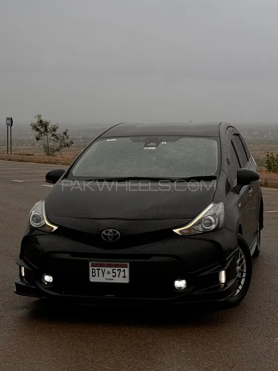 Toyota Prius Alpha 2018 for Sale in Karachi Image-1