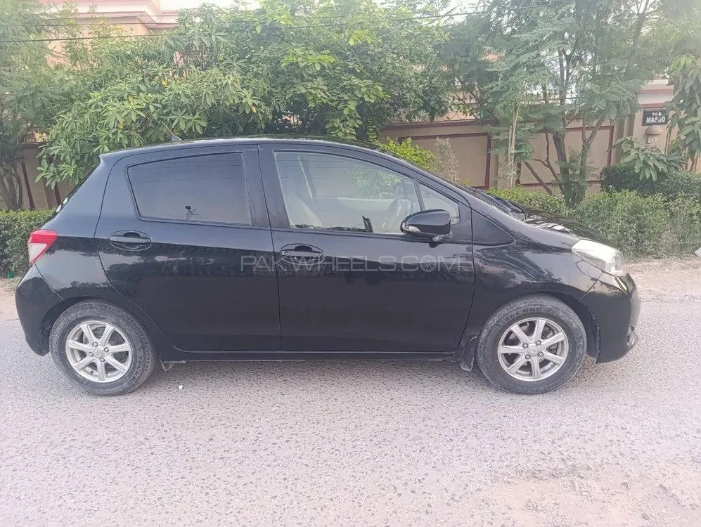 Toyota Vitz 2014 for Sale in Rawalpindi Toyota Vitz 2014 for Sale in Rawalpindi Image-9