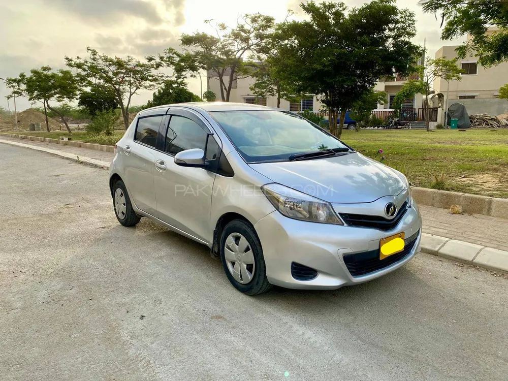 Toyota Vitz 2014 for Sale in Karachi Image-1