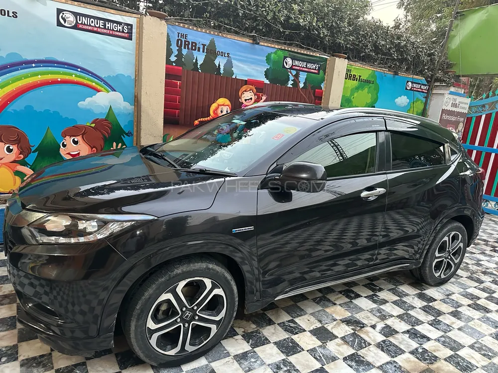 Honda Vezel 2017 for Sale in Lahore Image-1