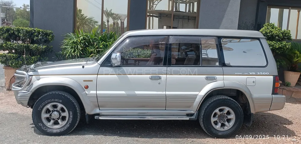 Mitsubishi Pajero 1998 for Sale in Jhang Image-1