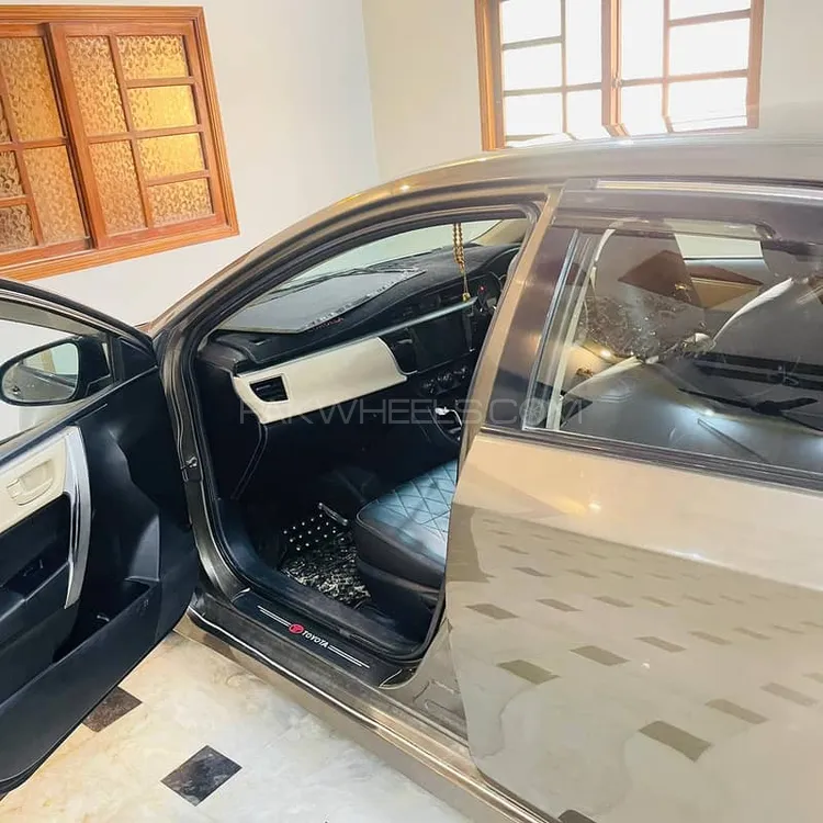 Toyota Corolla 2015 for Sale in Karachi Image-1