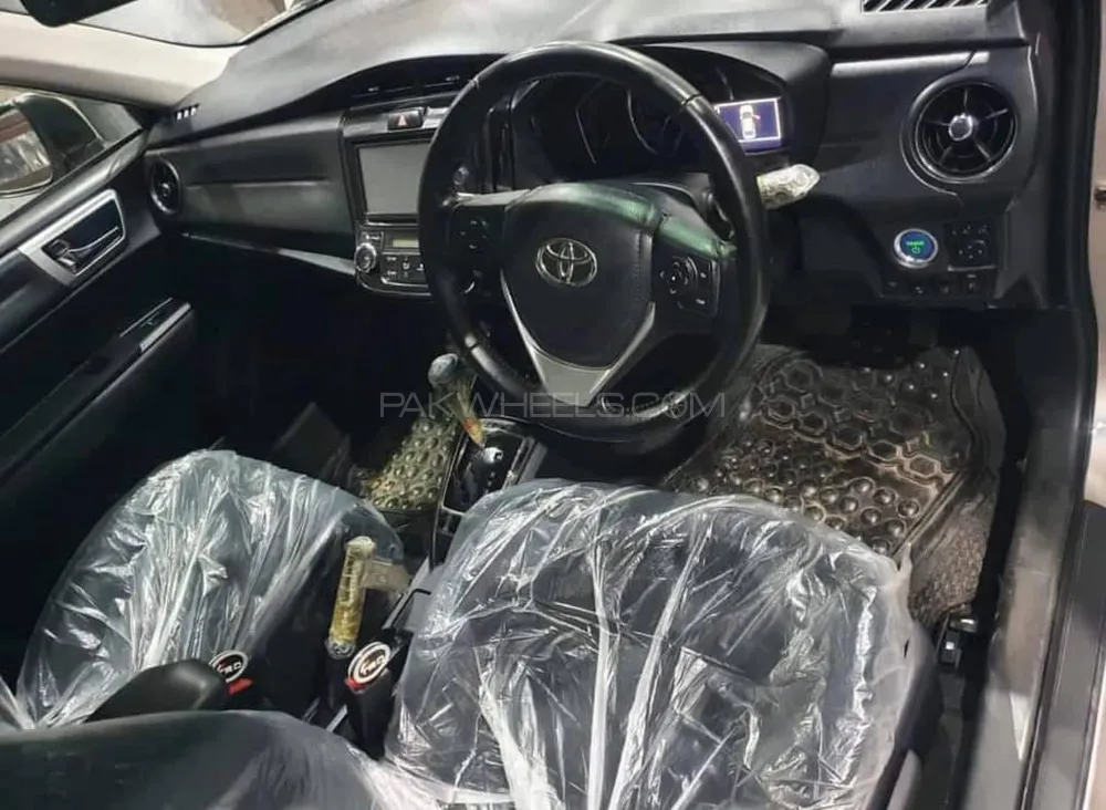 Toyota Corolla Axio 2017 for Sale in Attock Image-1