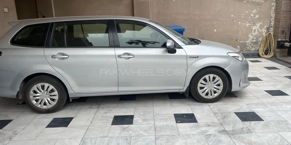 Toyota Corolla Fielder 2018 for Sale in Lahore Image-1