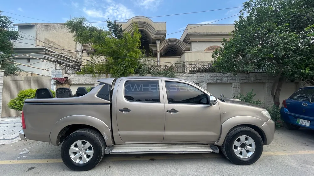 Toyota Hilux 2006 for Sale in Peshawar Image-1