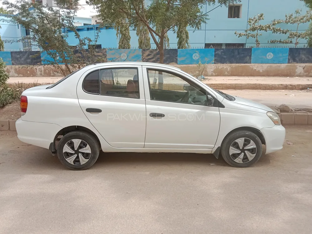 Toyota Platz 2006 for Sale in Karachi Image-1