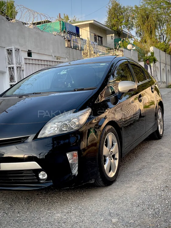 Toyota Prius 2011 for Sale in Abbottabad Image-1