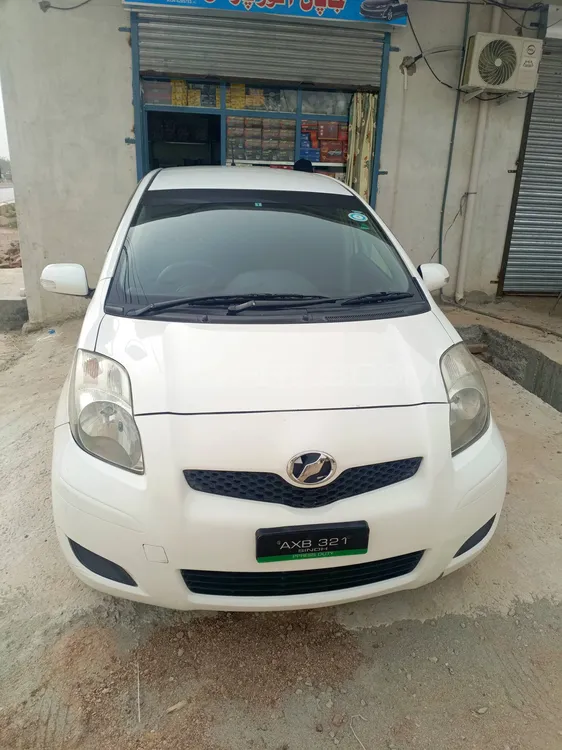 Toyota Vitz 2009 for Sale in Kohat Image-1