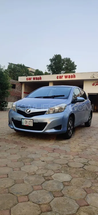 Toyota Vitz 2012 for Sale in Shakargarh Image-1