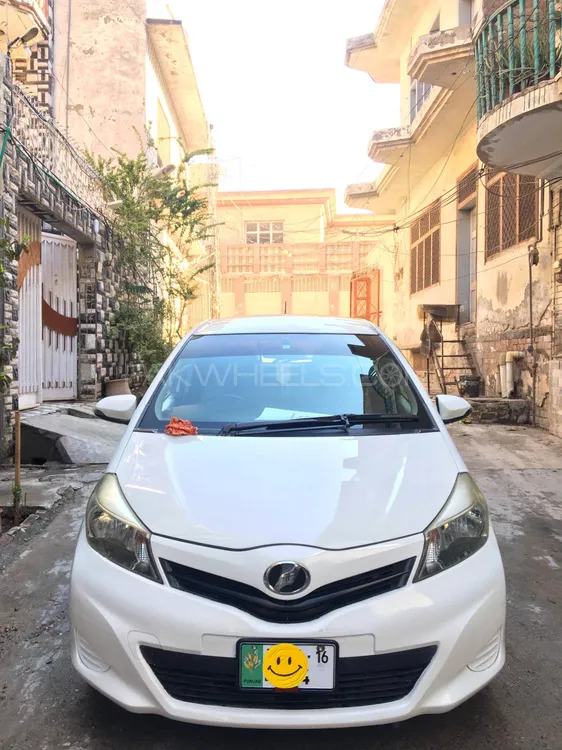 Toyota Vitz 2016 for Sale in Peshawar Image-1