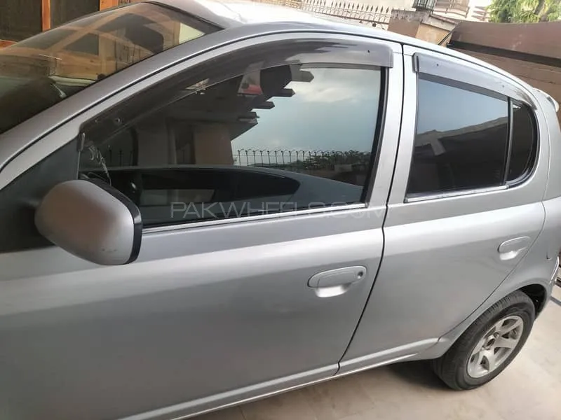 Toyota Vitz 2004 for Sale in Islamabad Image-1