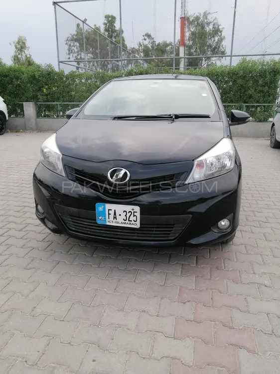 Toyota Vitz 2013 for Sale in Peshawar Image-1