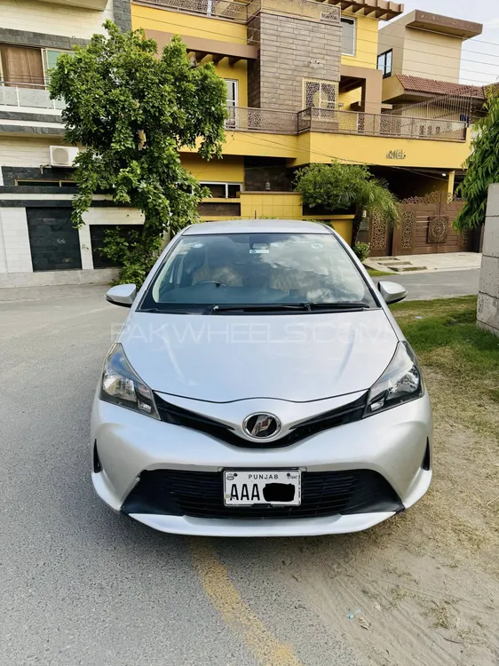 Toyota Vitz 2015 for Sale in Lahore Image-1