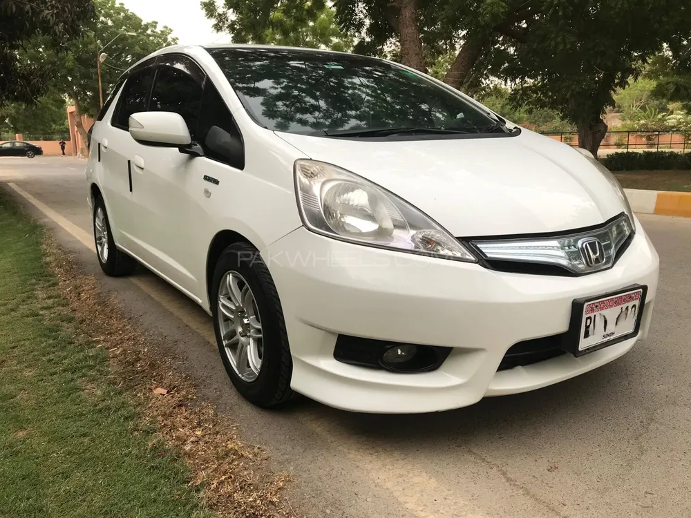 Honda Fit 2013 for Sale in Karachi Image-1
