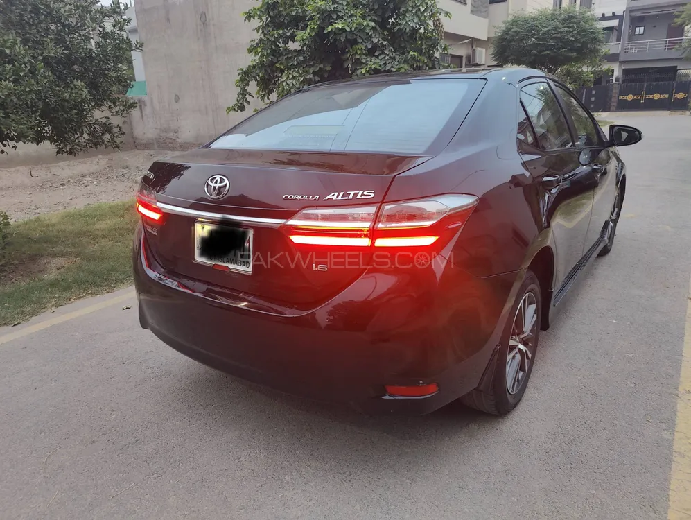 Toyota Corolla 2017 for Sale in Lahore Image-1