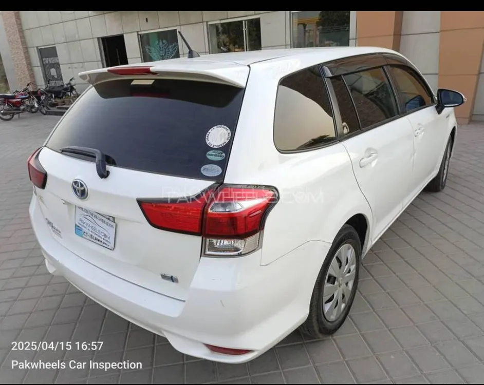 Toyota Corolla Fielder 2016 for Sale in Multan Image-1