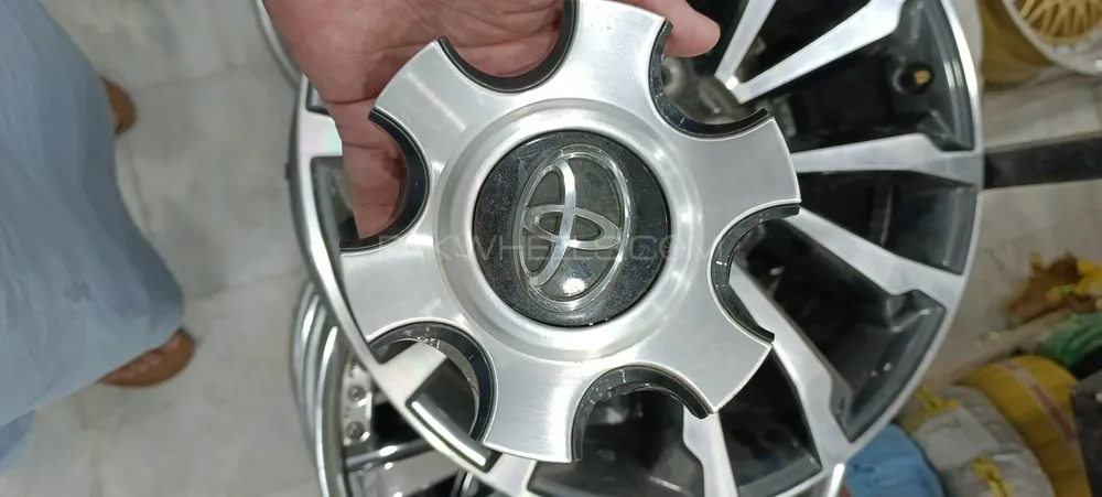 TX Prado wheel hub cap 19 inch Image-1