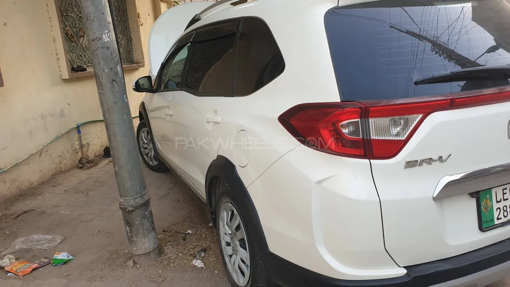 Honda BR-V 2018 for Sale in Muzaffar Gargh Image-1