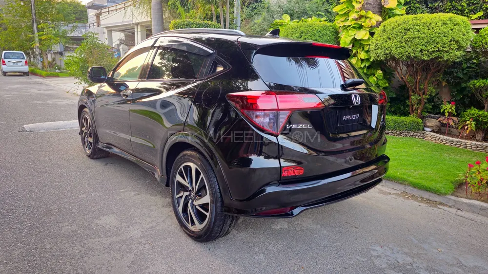 Honda Vezel 2016 for Sale in Sialkot Image-1