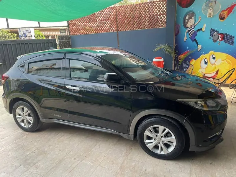 Honda Vezel 2017 for Sale in Lahore Image-1