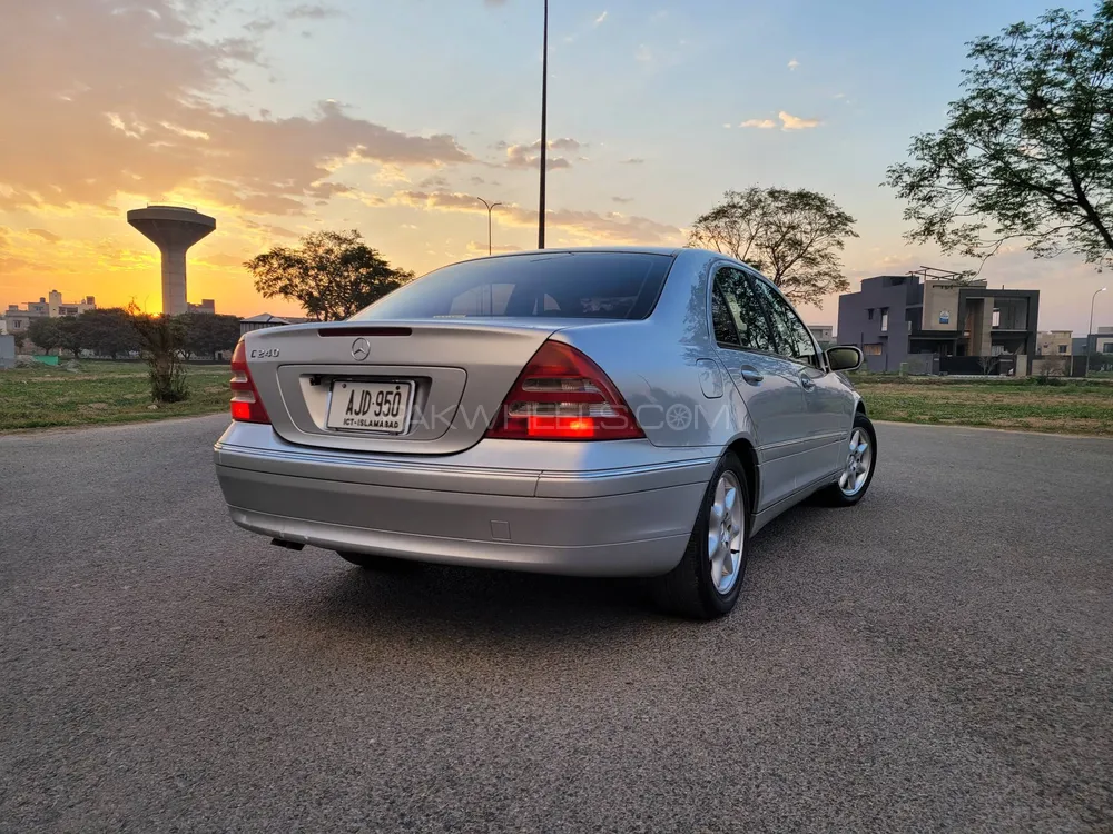 Mercedes Benz C Class 2002 for Sale in Lahore Image-1