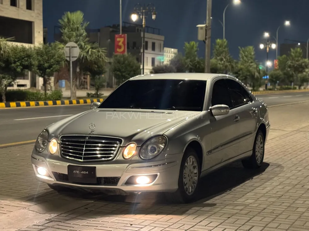 Mercedes Benz E Class 2004 for Sale in Lahore Image-1