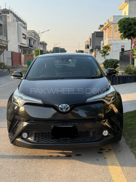 Toyota C-HR 2018 for Sale in Islamabad Image-1