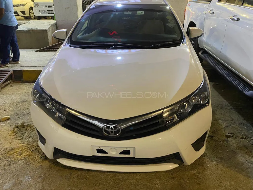 Toyota Corolla 2015 for Sale in Karachi Image-1