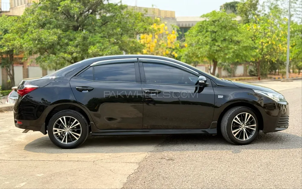Toyota Corolla 2018 for Sale in Islamabad Image-1
