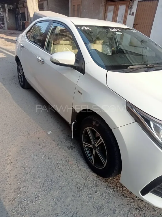 Toyota Corolla 2017 for Sale in Faisalabad Image-1