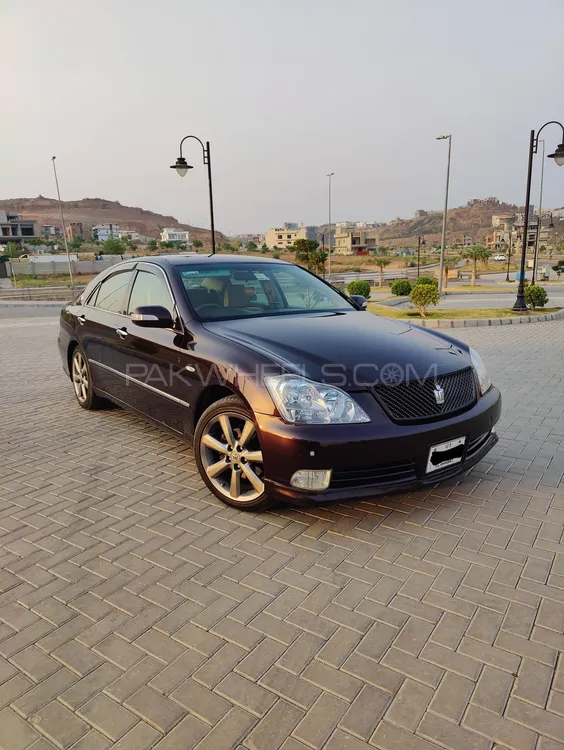 Toyota Crown 2004 for Sale in Islamabad Image-1