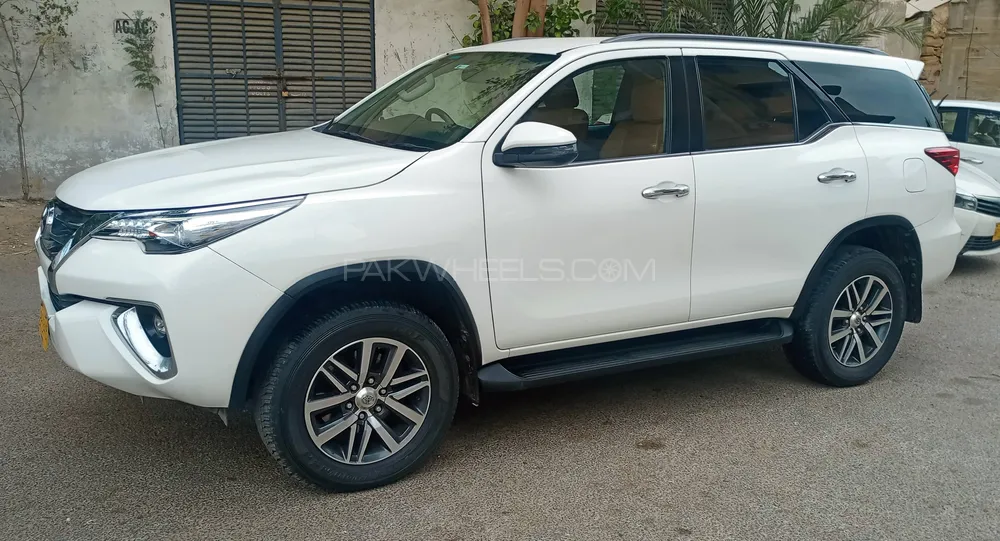 Toyota Fortuner 2020 for Sale in Karachi Image-1
