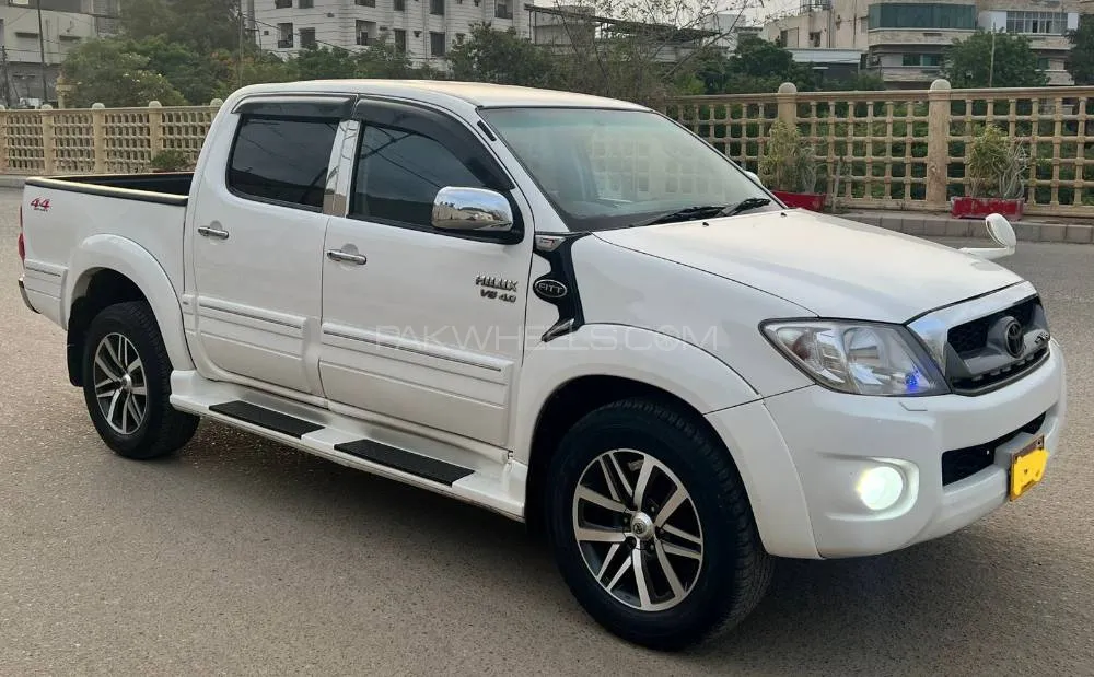Toyota Hilux 2010 for Sale in Karachi Image-1