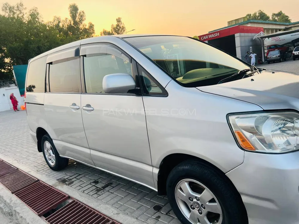 Toyota Noah 2004 for Sale in Multan Image-1