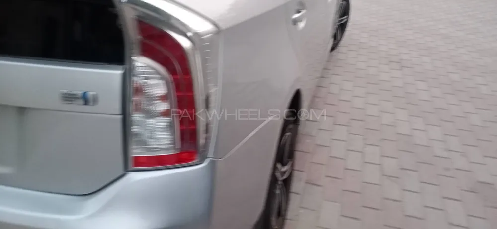 Toyota Prius 2013 for Sale in Dera ismail khan Image-1