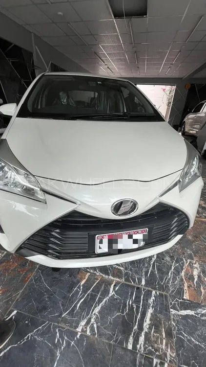 Toyota Vitz 2018 for Sale in Karachi Image-1