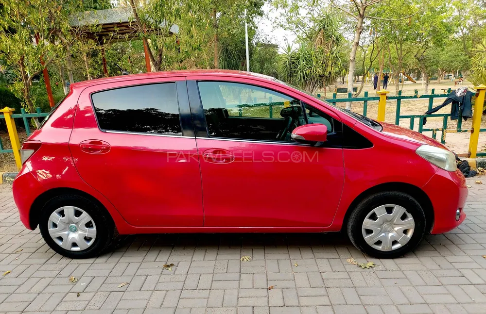 Toyota Vitz 2012 for Sale in Islamabad Image-1