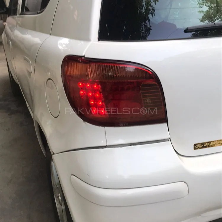 Toyota Vitz 2004 for Sale in Lahore Image-1