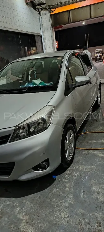 Toyota Vitz 2014 for Sale in Karachi Image-1