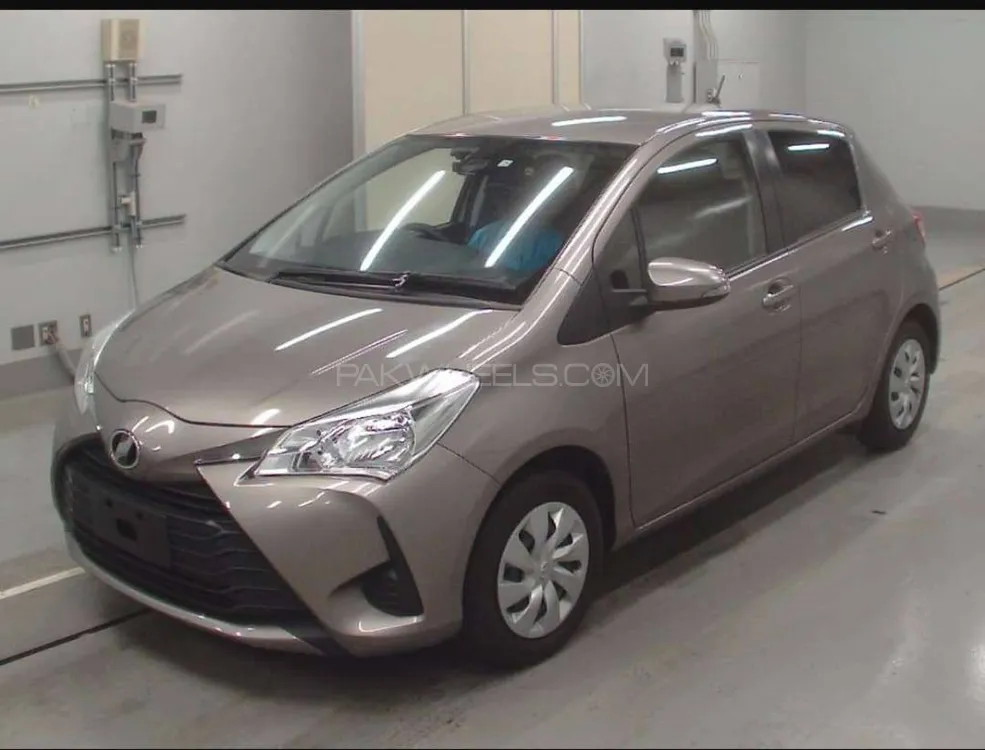 Toyota Vitz 2018 for Sale in Lahore Image-1
