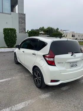Nissan Note e-Power X V Selection 2017