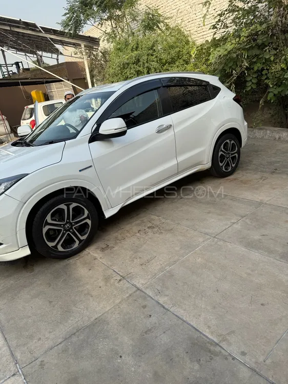 Honda Vezel 2016 for Sale in Peshawar Image-1
