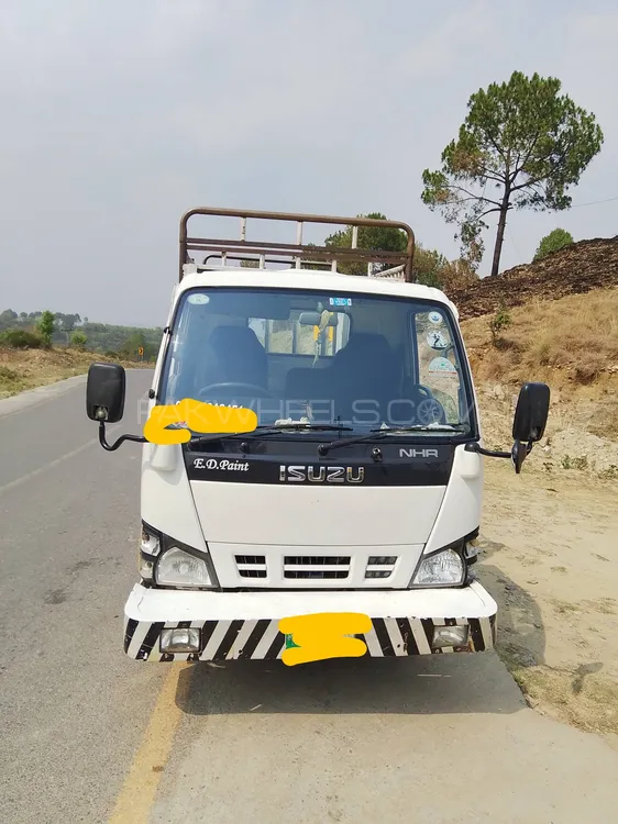Isuzu NKR 2016 for Sale in Islamabad Image-1