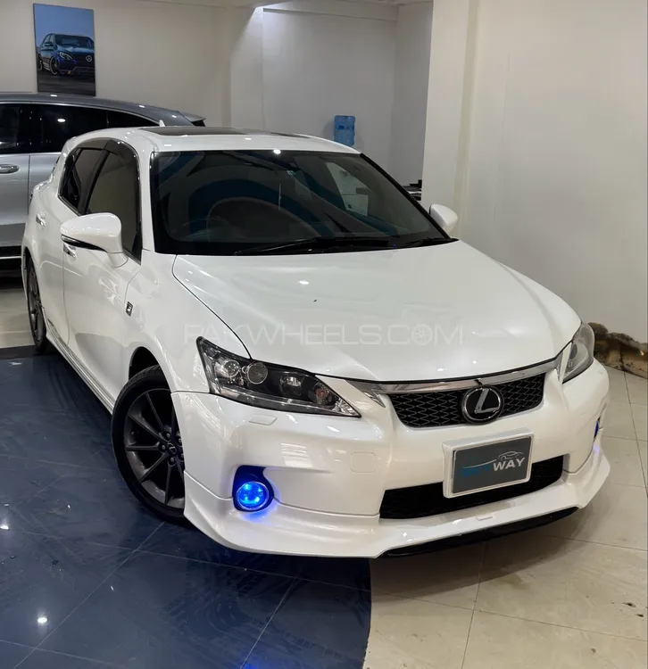 لیکزس سی ٹی 200 ایچ 2011 for Sale in کراچی Image-1
