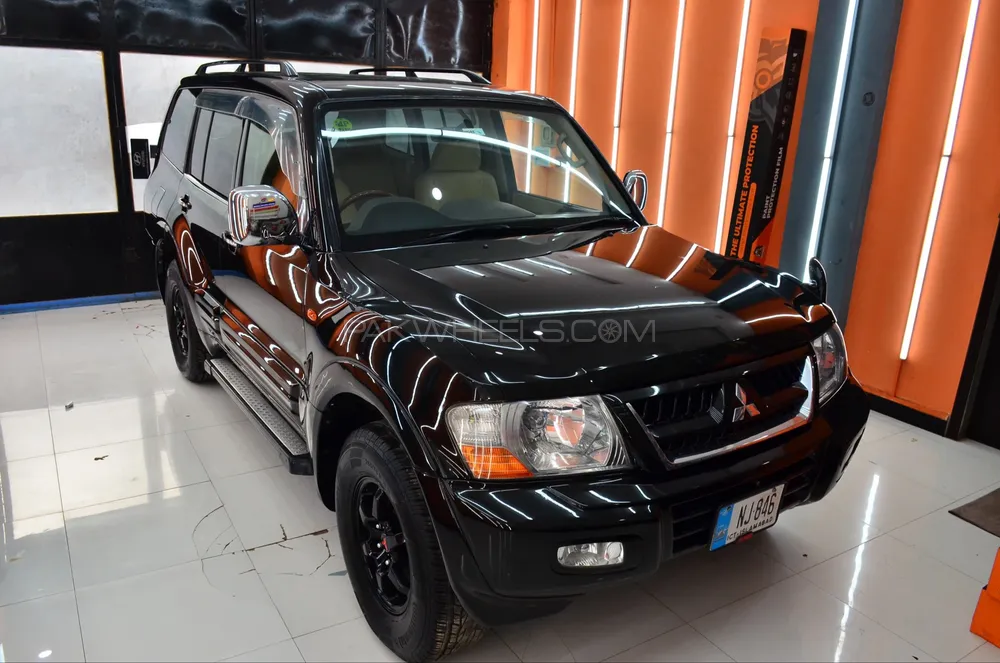 Mitsubishi Pajero 2004 for Sale in Islamabad Image-1